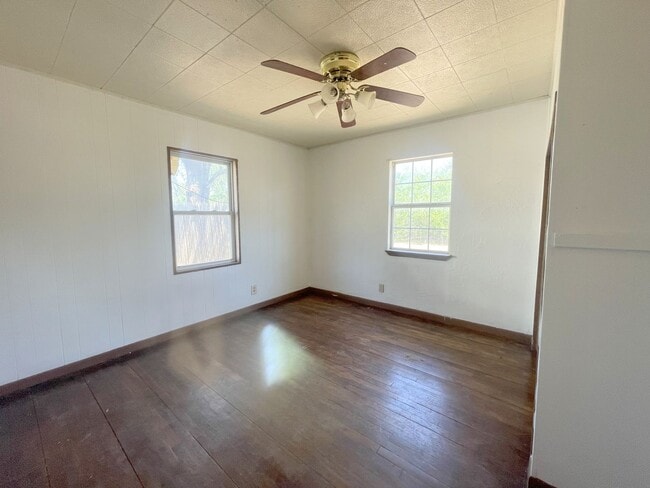 Building Photo - 2120 Canyon Dr