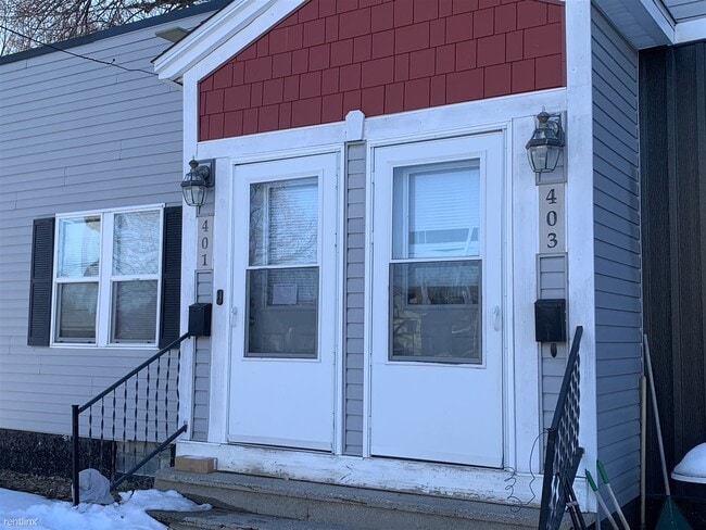 Building Photo - 2 br, 1 bath Townhome - 401 North Dewey St...