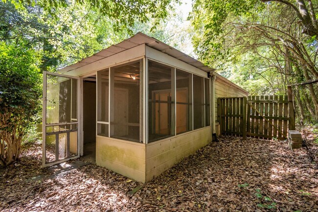 Building Photo - 175 Habersham Way