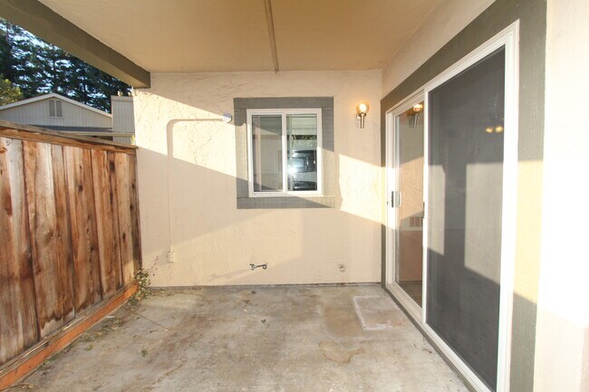 Building Photo - 5176 Makati Cir