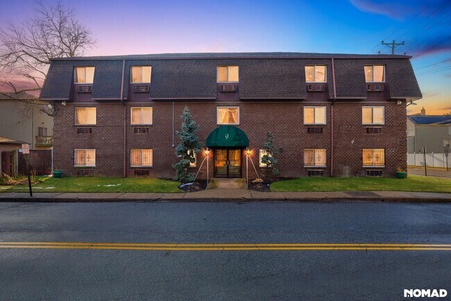 Building Photo - 1 Bedroom Condo in Hackensack