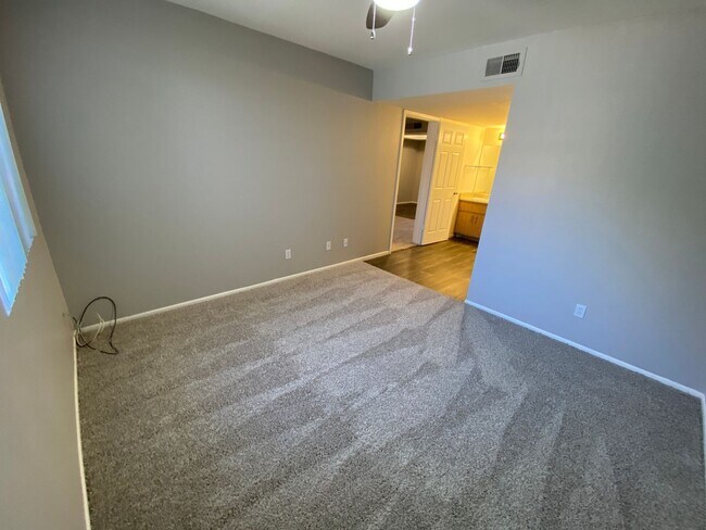 Building Photo - 2 bedroom 2 bath Condo near ASU