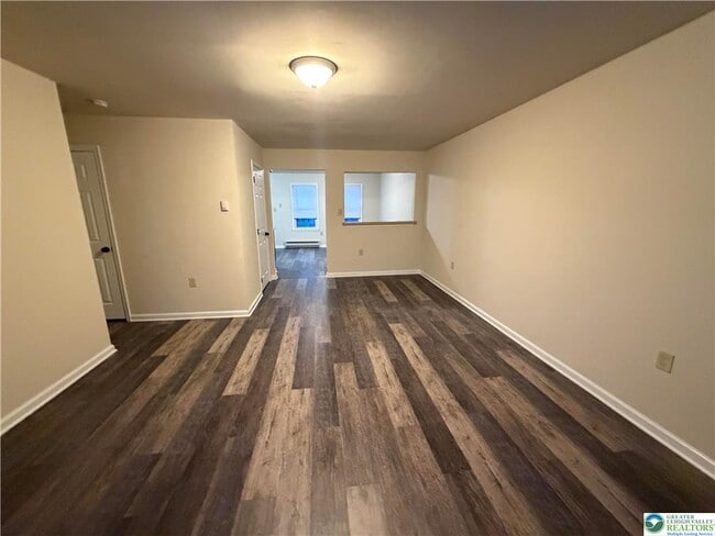 Building Photo - 2870 Klein St