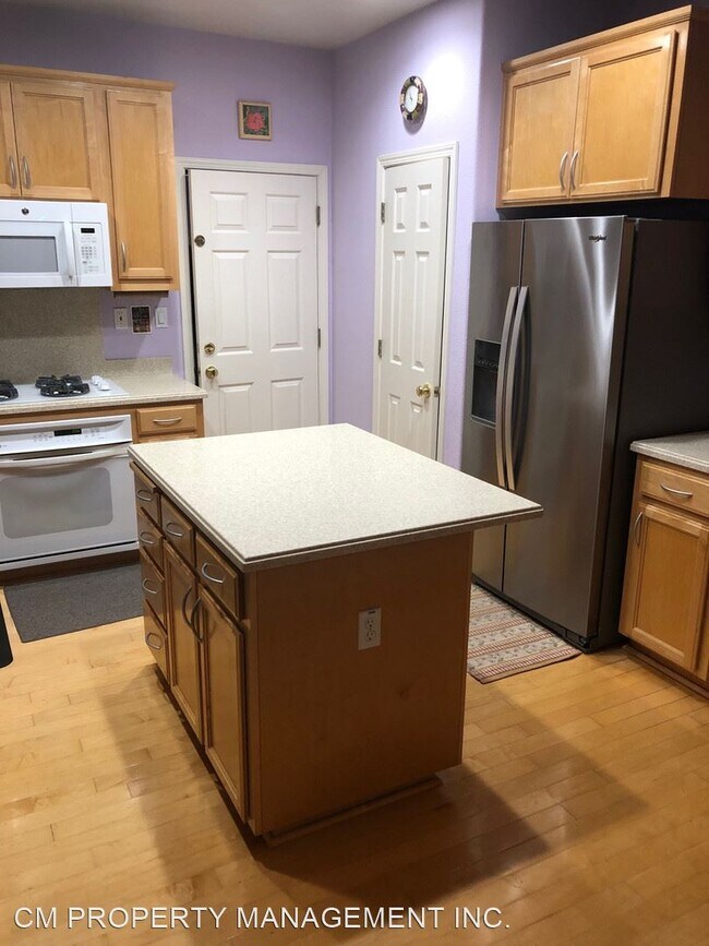 Building Photo - 4 br, 2 bath House - 300 Apple Blossom Ln.