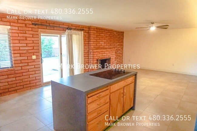 Building Photo - 505 E Loma Vista Dr