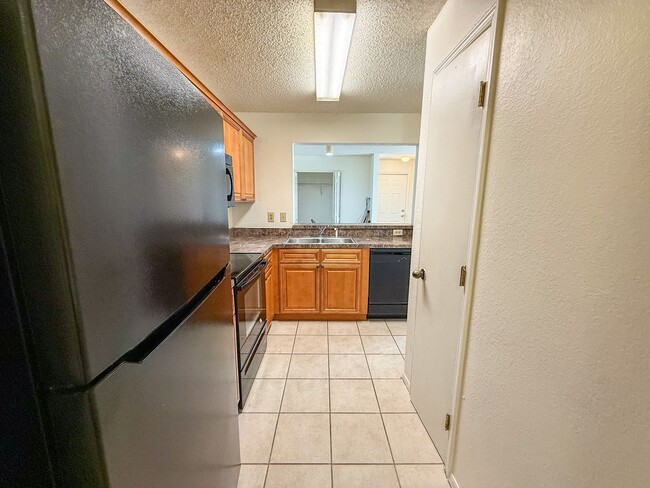 Building Photo - 3705 SW 27th St