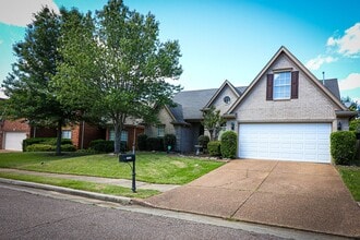 Building Photo - 3BD/2BA 1,640 sq. ft. Home With Split Floor Plan. Pets Are Welcome With Owner's Approval.
