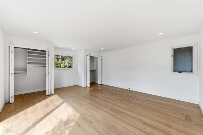 Building Photo - 8 Patricia Pl