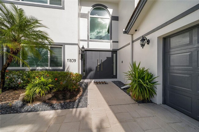 Building Photo - 11839 Highland Pl