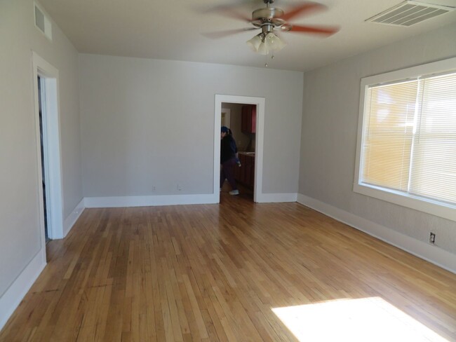 Building Photo - Clean 2 Bedrooms 1 Bath Close to NMSU