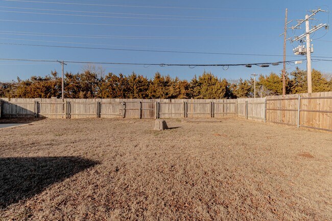 Building Photo - 3 Bed 2 Bath in Norman
