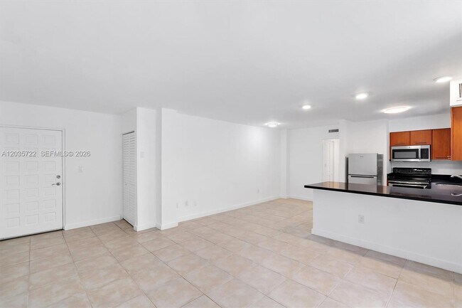 Building Photo - 750 NE 64th St