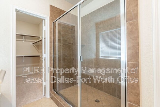 Building Photo - 1012 Lake Hollow Dr