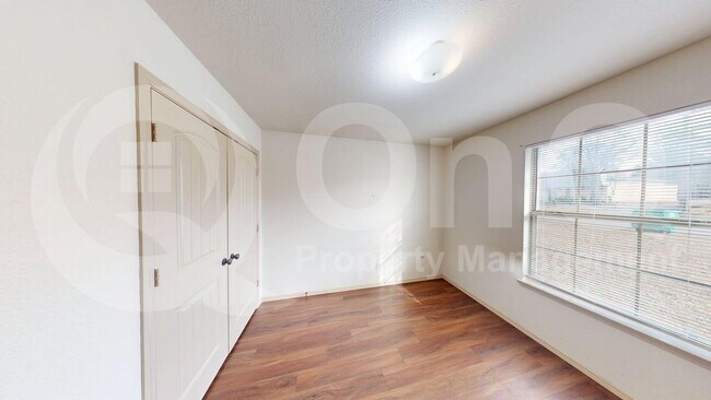 Building Photo - 2335 N Elm St