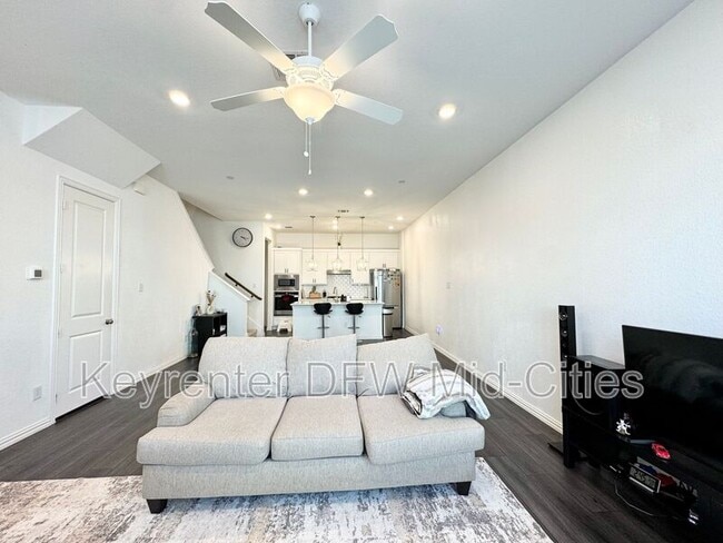 Building Photo - 9927 Tolbert St