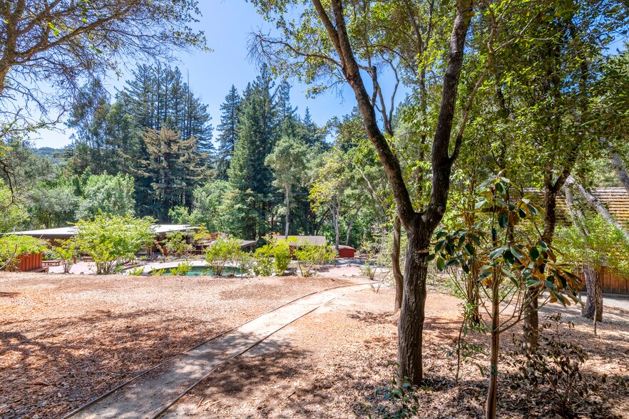 Building Photo - 1200 Mountain Home Rd