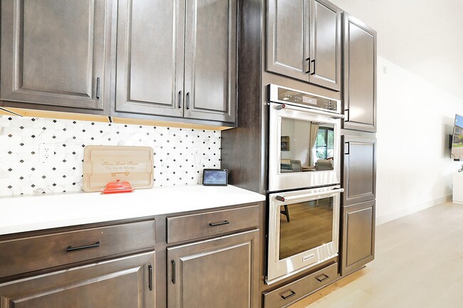 Building Photo - 6151 Yerba Buena Ct