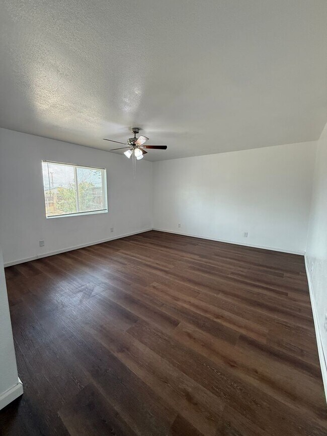 Building Photo - Charming 4-Bedroom Home for Rent in Hesperia, CA!