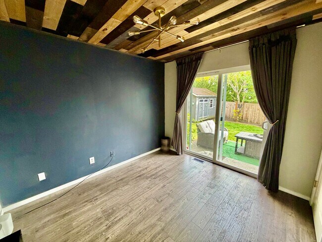 Building Photo - Stunning Elliott Pointe View Home in the Heart of Mukilteo