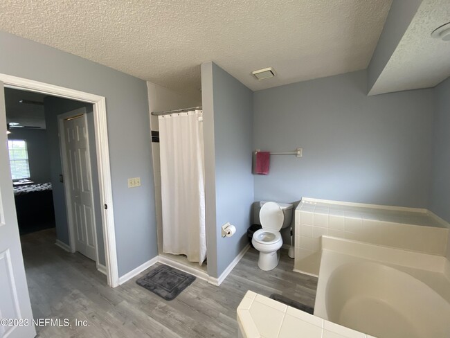 Building Photo - 11840 Ashbrook Cir N