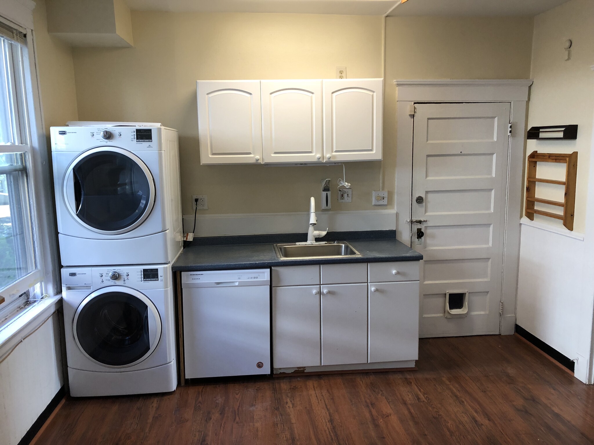 Kitchen (washer/dryer & dishwasher) - 94 Linden St