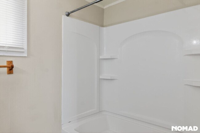 Building Photo - Charming 2BR Duplex in West Haven