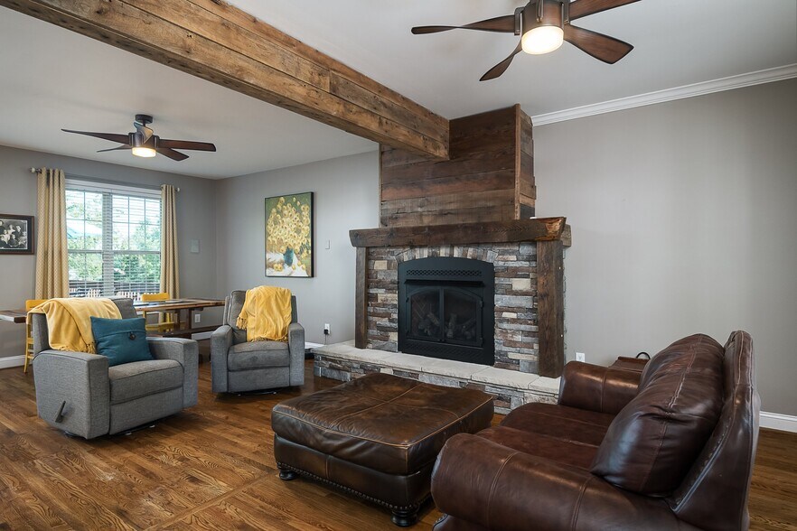 cozy gas fireplace / great for stockings - 665 Winter Hill Ln