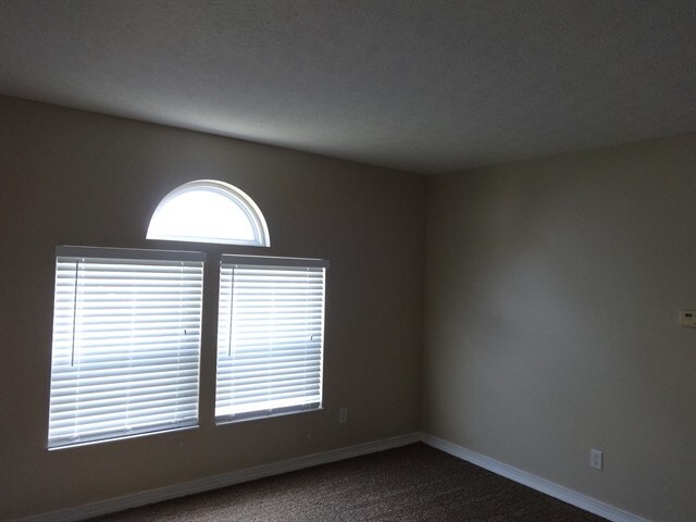 Building Photo - 838 Avalon Dr