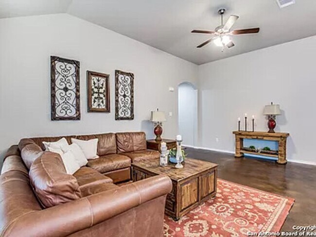 Building Photo - Beautiful Duplex in Seguin!