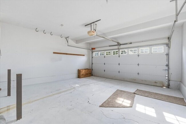 Building Photo - THREE BEDROOM PLUS BONUS OR FOURTH BEDROOM