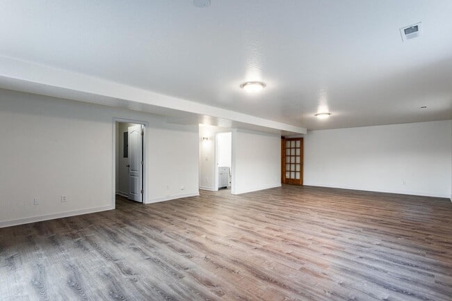 Building Photo - Tranquil Retreat in Trailside