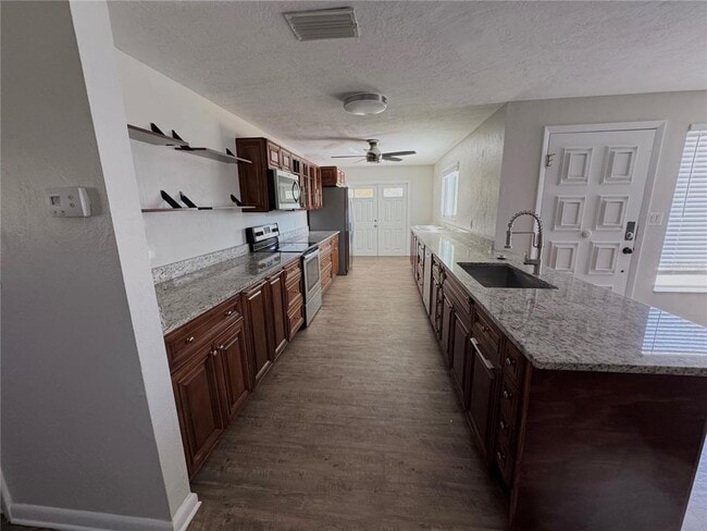 Building Photo - 2417 Magdalina Dr