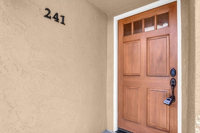 Building Photo - Great Two Bedroom Corner Unit in Villa Tos...