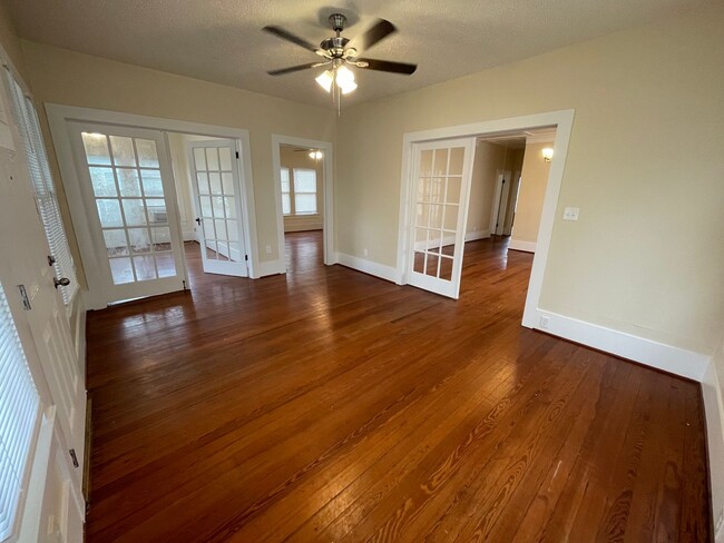 Building Photo - Hear the ocean from your front porch!