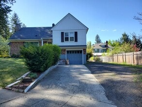 Building Photo - Spacious South Hill Home