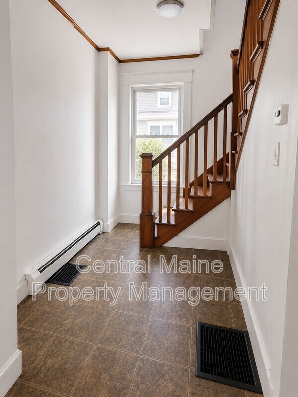Building Photo - 485 Tuner St