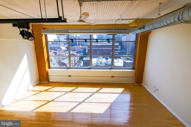 Building Photo - 2200 Arch St