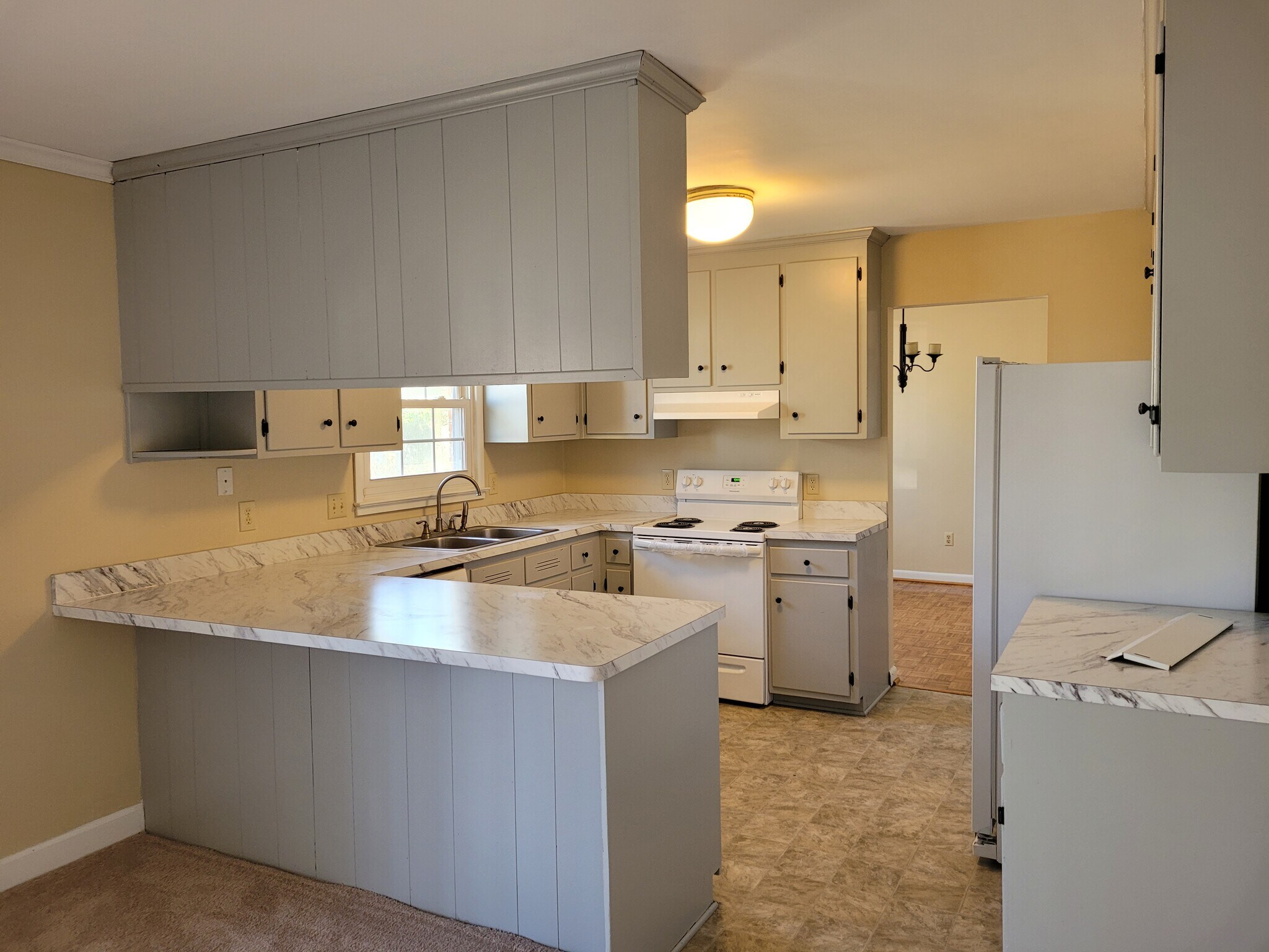 Kitchen - 181 Windsor Castle Dr