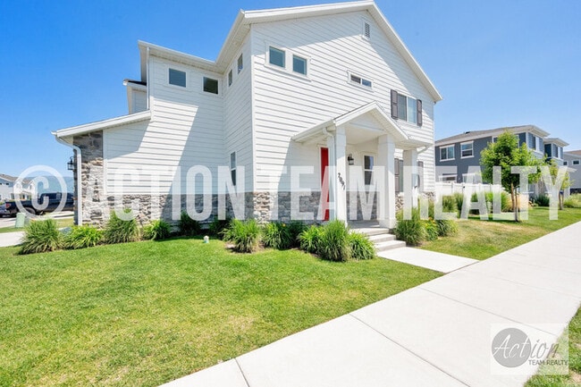 Building Photo - Single Family Home in Syracuse!
