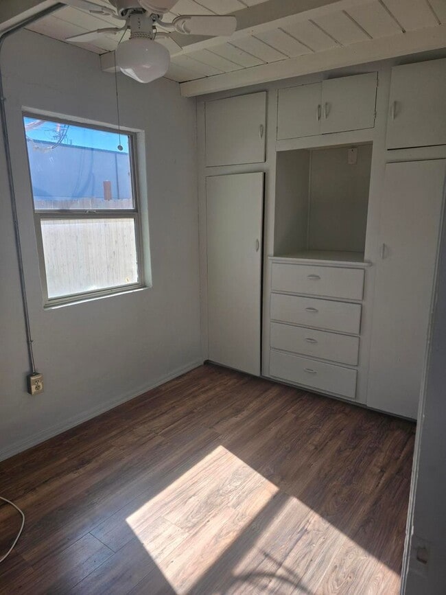 Building Photo - 2309 S 4th Ave