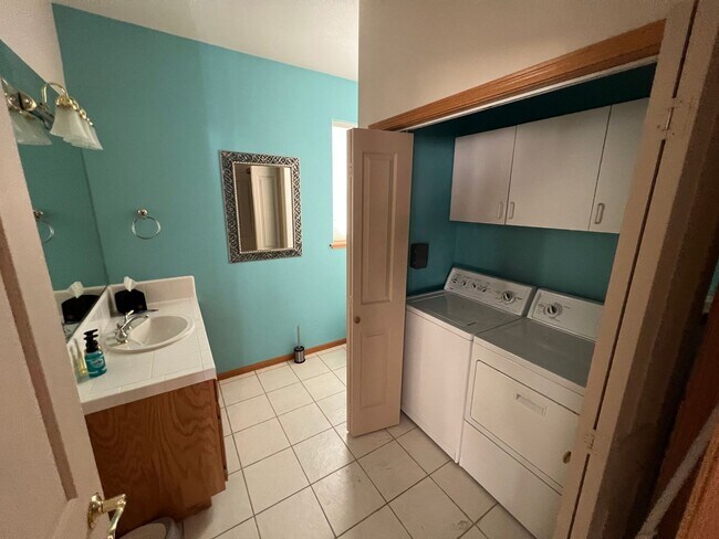 Building Photo - Beautiful Angora Ridge Views - Lovely Spacious Home