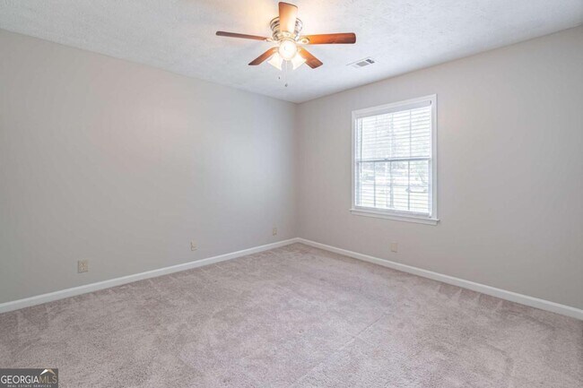 Building Photo - 736 Singley Dr