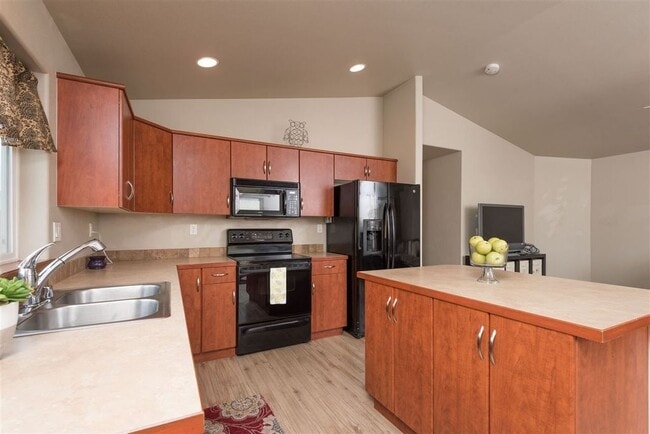 Building Photo - Charming and Bright 3 Bed, 3 Bath Home in ...