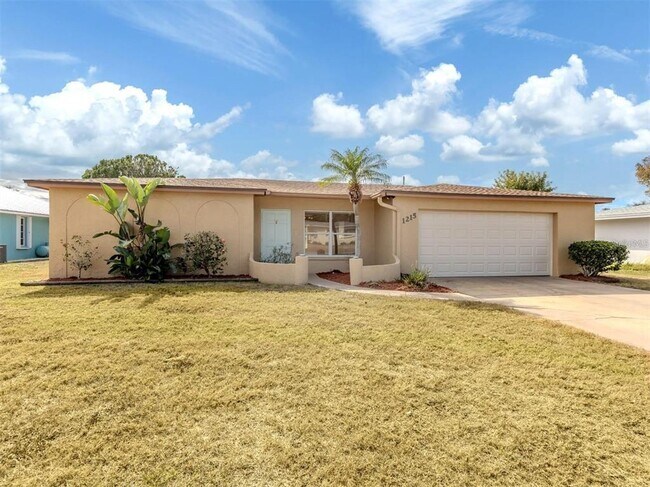 Building Photo - 1215 Mango Ave