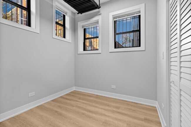 Building Photo - 1649 W Jonquil Terrace