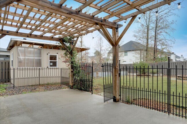 Building Photo - 1883 BEAUTIFUL HOME