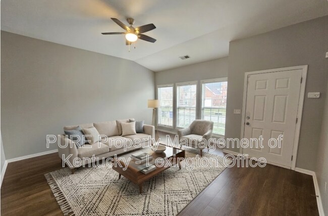 Building Photo - 688 Estrella Dr