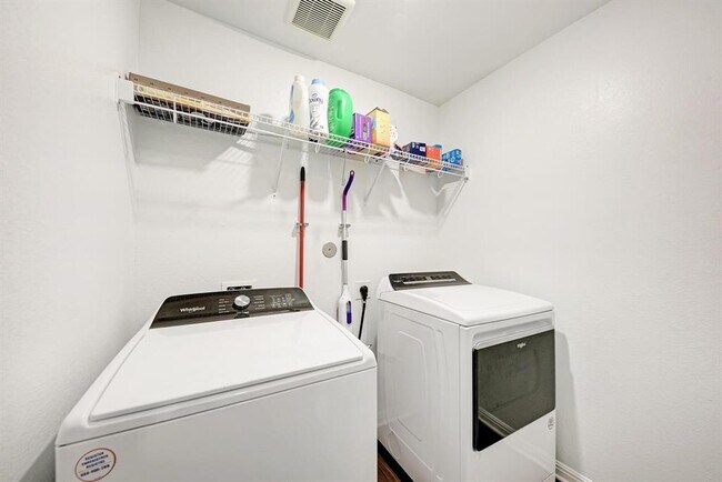 Building Photo - 132 Maywood Ln