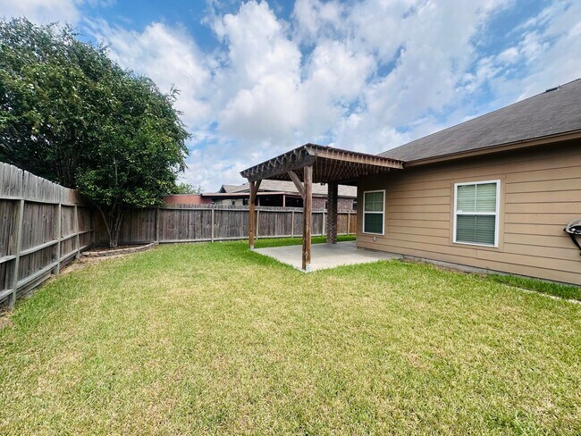 Building Photo - 6017 Tapestry Dr
