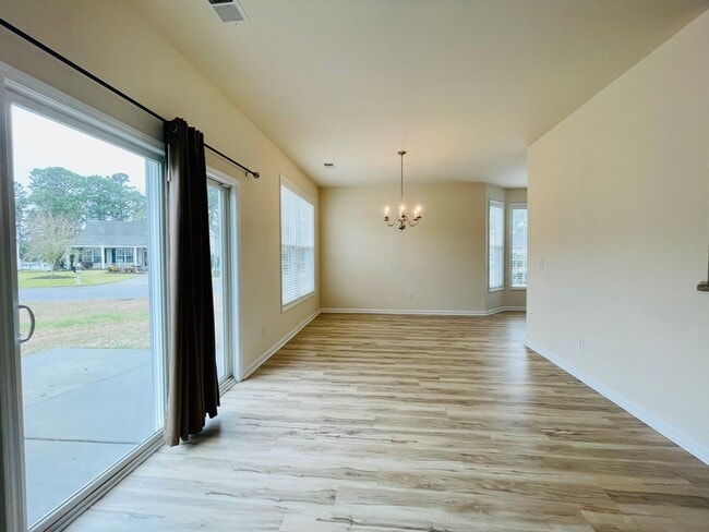 Building Photo - 4476 Farm Lake Dr